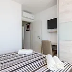 Lazarin - One Bedroom With Balcony And Sea View 2 Mali Apartman