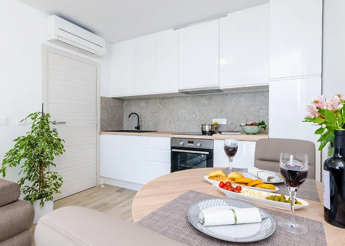 Lazarin - One Bedroom With Balcony And Sea View 2 Mali Appartamento