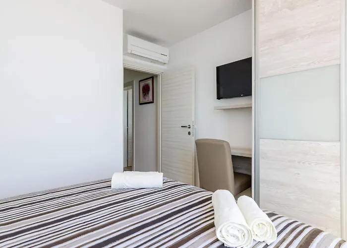 Lazarin - One Bedroom With Balcony And Sea View 2 Mali Appartamento
