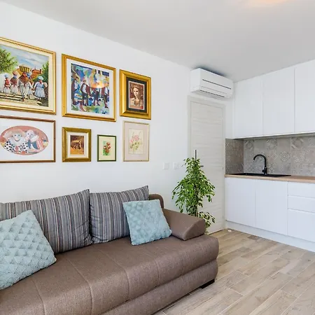 Lazarin - One Bedroom With Balcony And Sea View 2 Mali Apartment