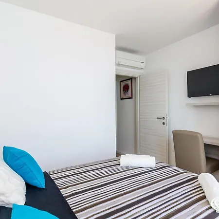 Apartment Lazarin - One Bedroom With Balcony And Sea View 2 Mali