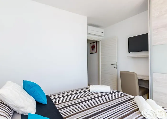 דירה Lazarin - One Bedroom With Balcony And Sea View 2 Mali