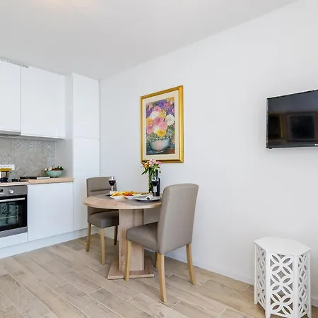 Apartman Lazarin - One Bedroom With Balcony And Sea View 2 Mali