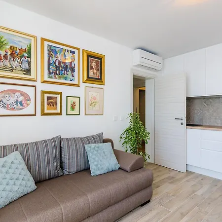 Apartman Lazarin - One Bedroom With Balcony And Sea View 2 Mali